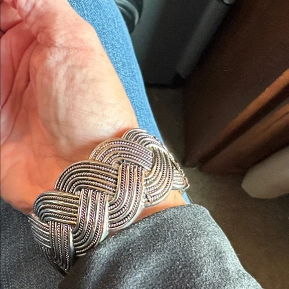 Vintage-Style Silver Braided Chunky Cuff Bracelet - Picture 3 of 6